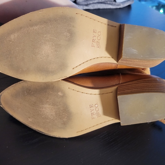 Frye Chelsea Fall Tan Boots 7.5 - Picture 4 of 4